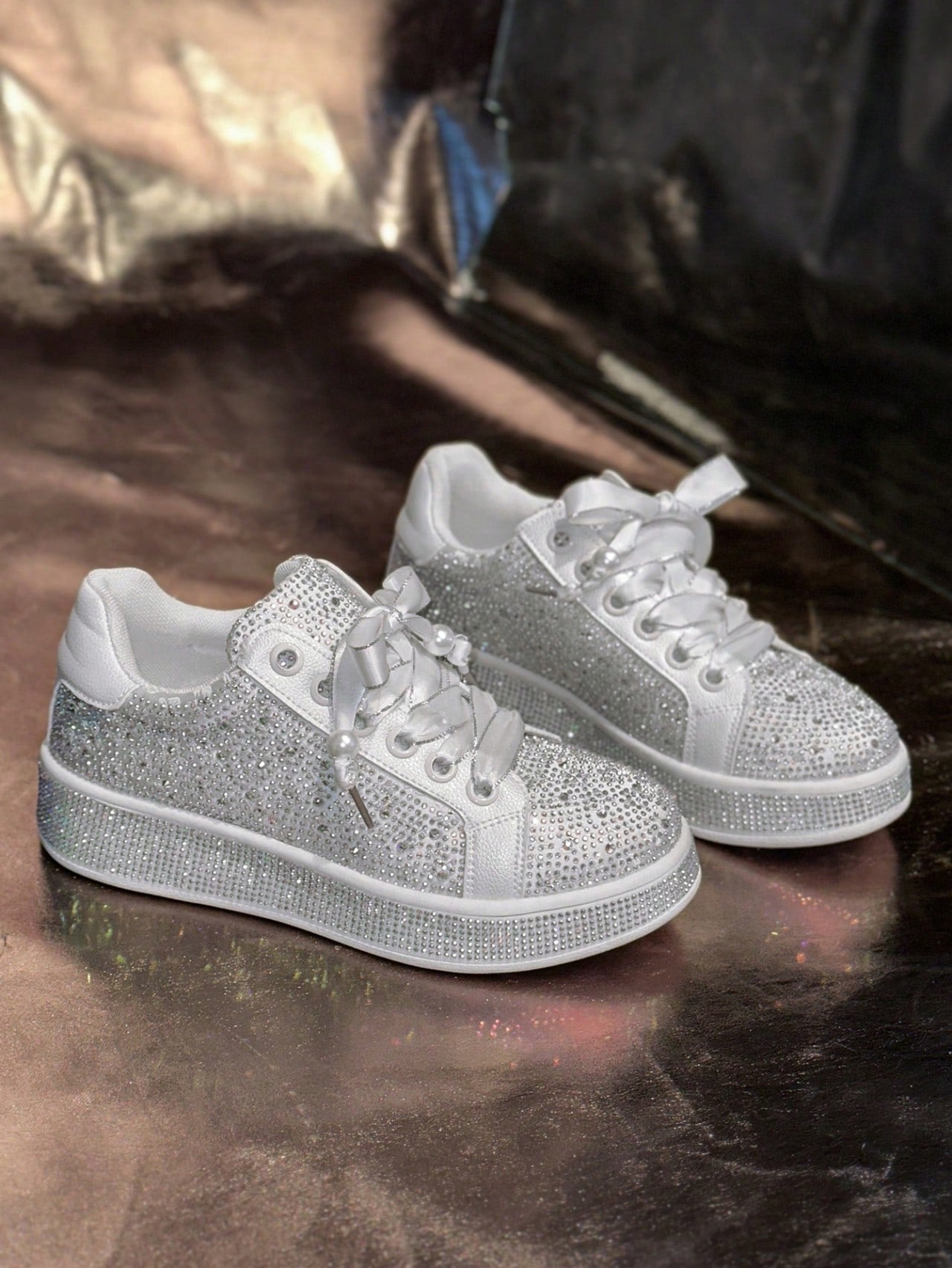 Rhinestone Decor Round Toe Casual Lightweight Sneakers